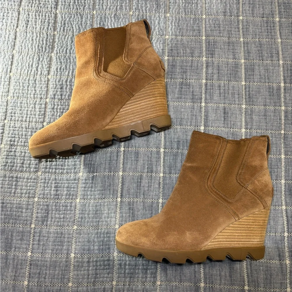 Sorel Joan of Arctic Wedge II Chelsea Boots – Suede Tan – Size 10 - Picture 1 of 6